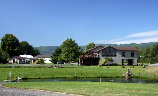 Beautiful Home Overlooking 10 Ponds