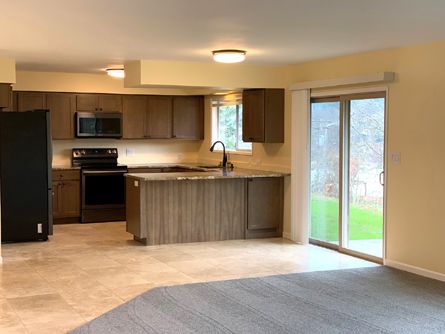 New travertine and granite kitchen