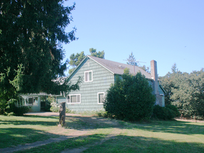 Comfortable 3-Bedroom, 2-Bath Farmhouse